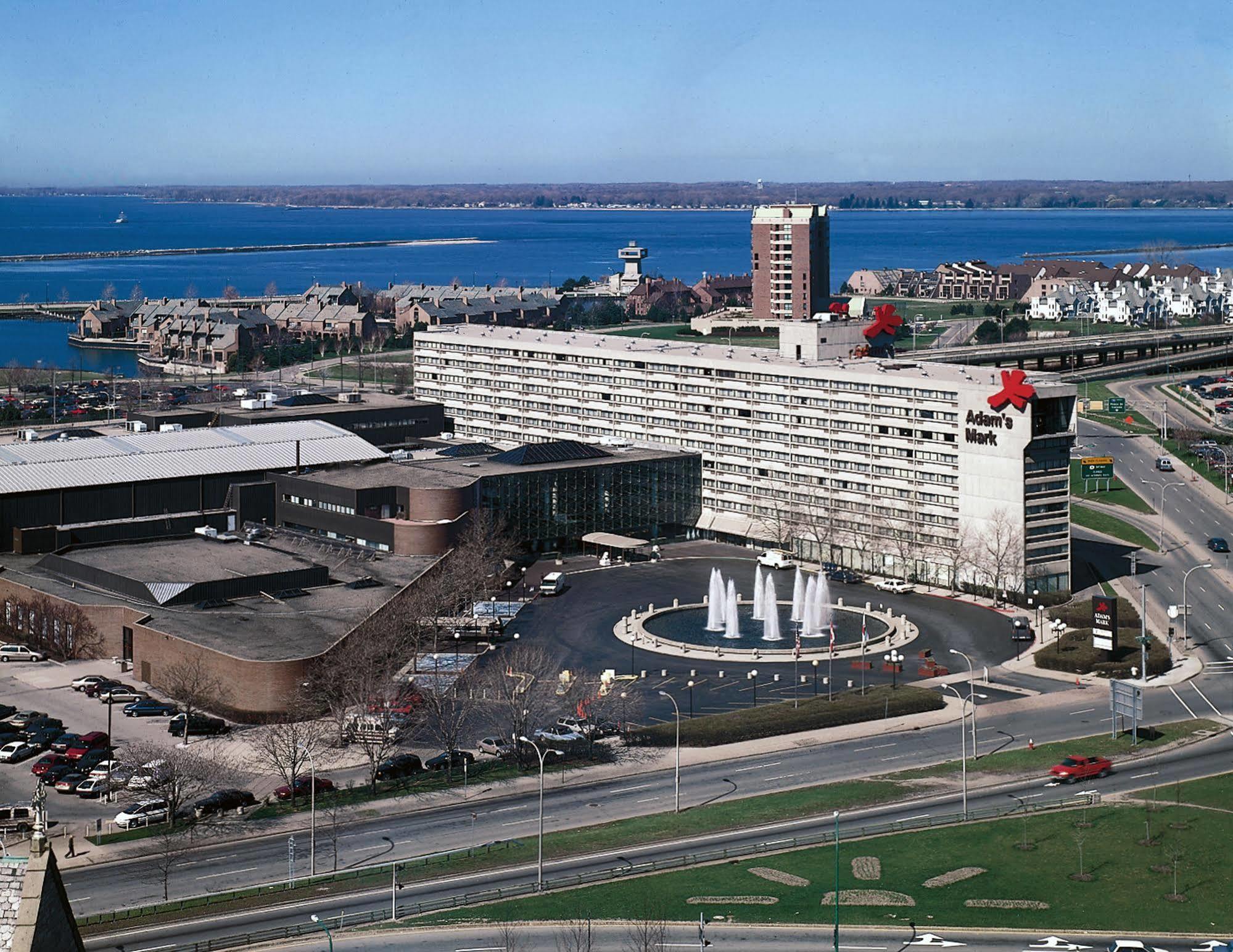 Ramada By Wyndham Buffalo Downtown Exterior foto