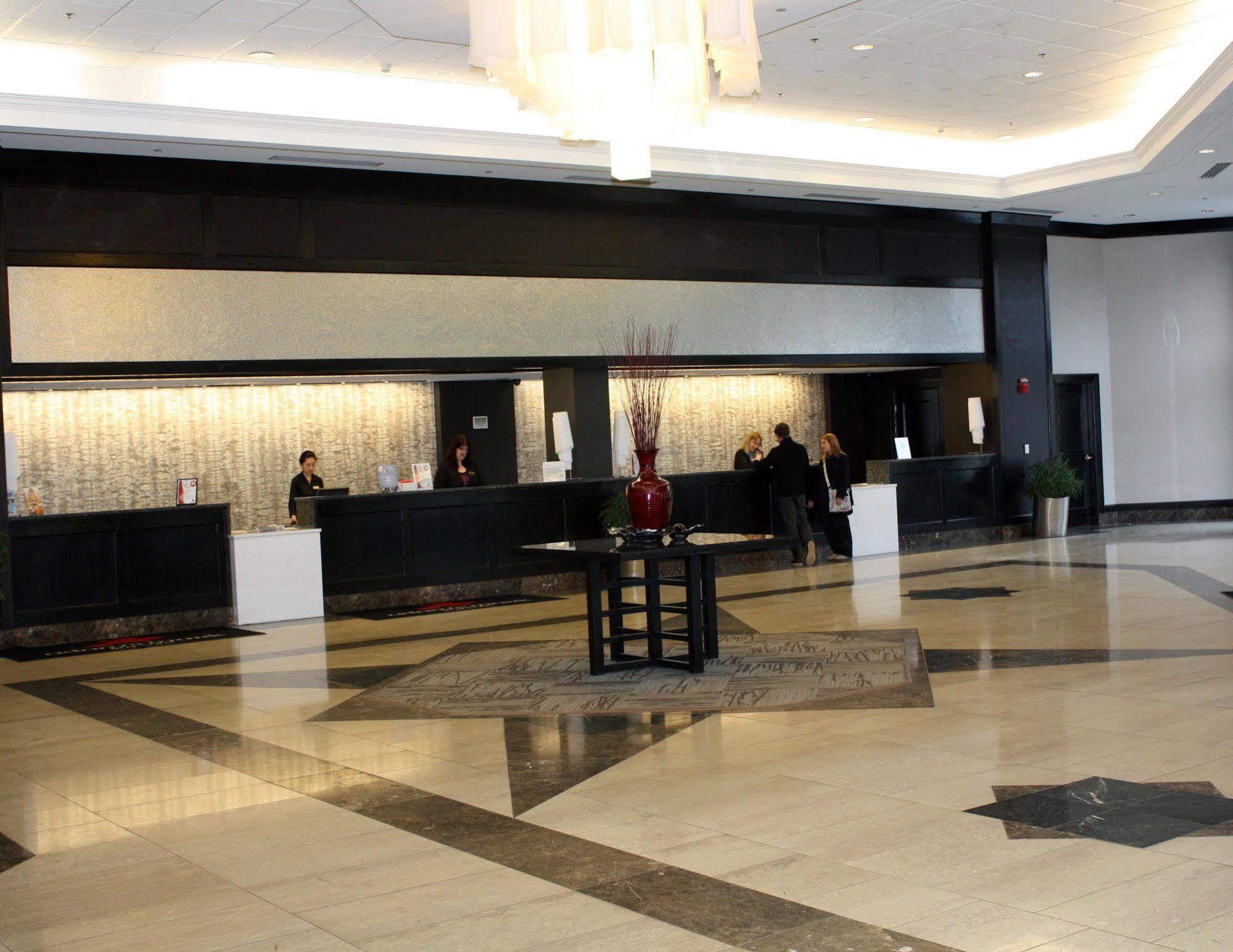 Ramada By Wyndham Buffalo Downtown Exterior foto