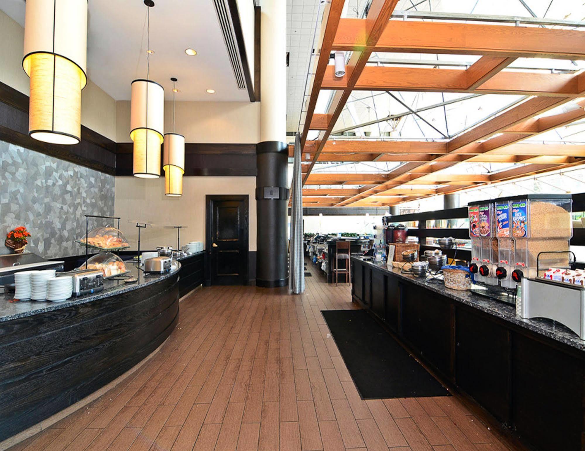 Ramada By Wyndham Buffalo Downtown Exterior foto